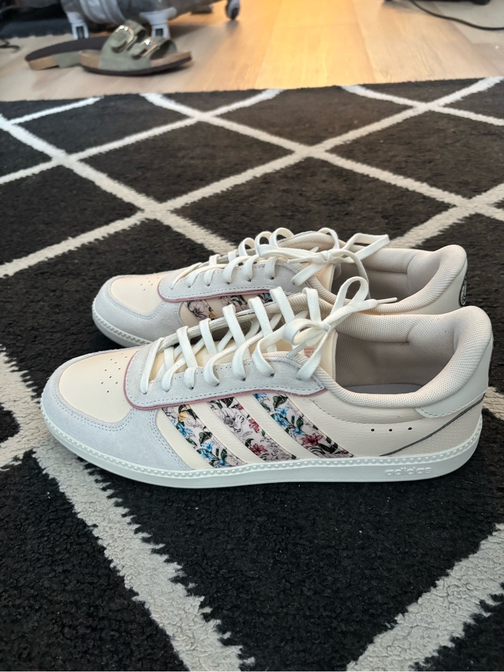 adidas Cream Low-Top Sneakers with Floral Stripe